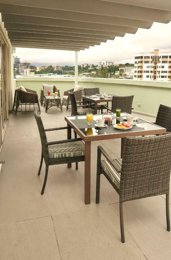 Suites Las Palmas, Hotel & Apartments. Сан-Сальвадор Екстер'єр фото